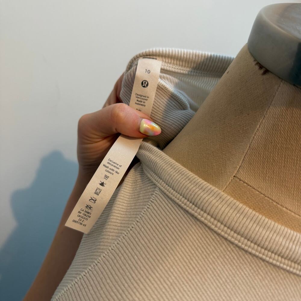 Lululemon Ribbed Cropped Tshirt - Picture 3 of 4